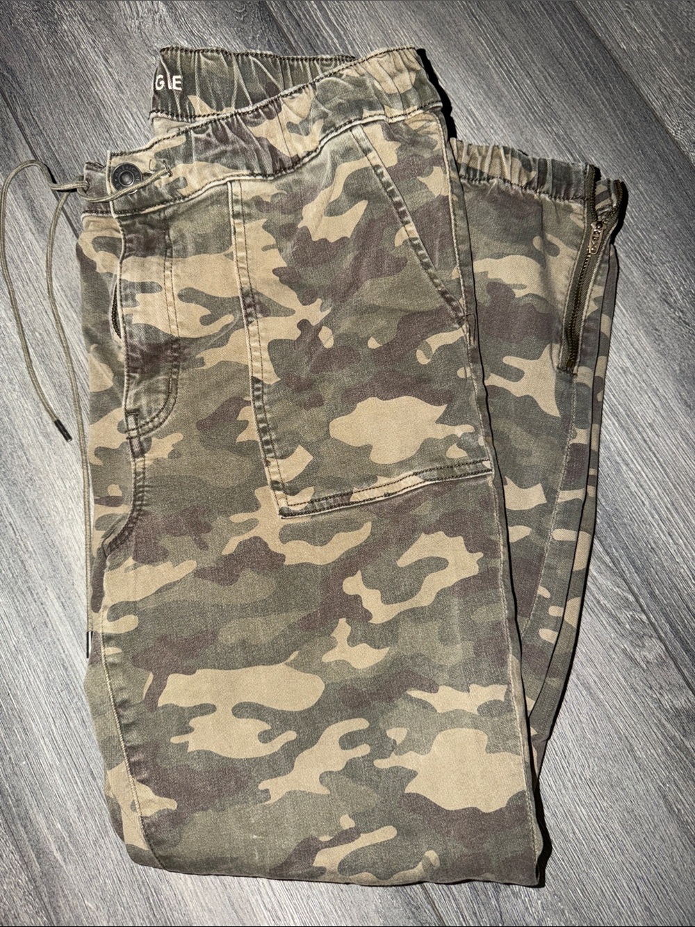 American Eagle Outfitters Camo Drawstring Joggers - Olive & Tan